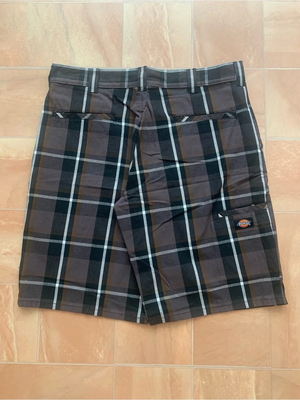 Dickies Vintage Men's Black, Brown & White Dark Plaid 34 Shorts - Picture 3 of 3
